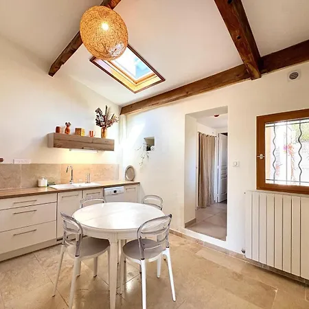 Mazet Suzie, 2 Chambres, Piscine & Parking 3* Nîmes
