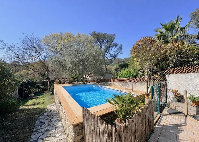 Mazet Suzie, 2 Chambres, Piscine & Parking Gasthof 3*