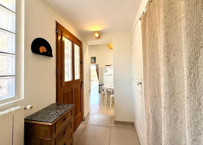 Mazet Suzie, 2 Chambres, Piscine & Parking 3* Nîmes